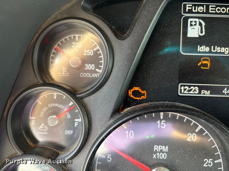 image for item EM6193 2019 Peterbilt 579 semi truck