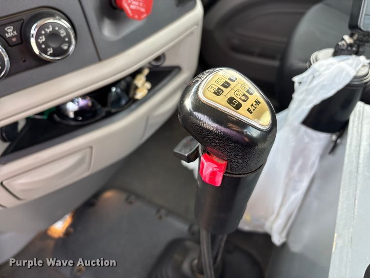 image for item EM6193 2019 Peterbilt 579 semi truck