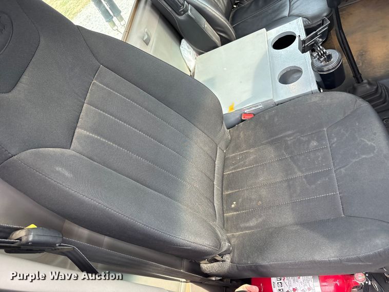 image for item EM6193 2019 Peterbilt 579 semi truck