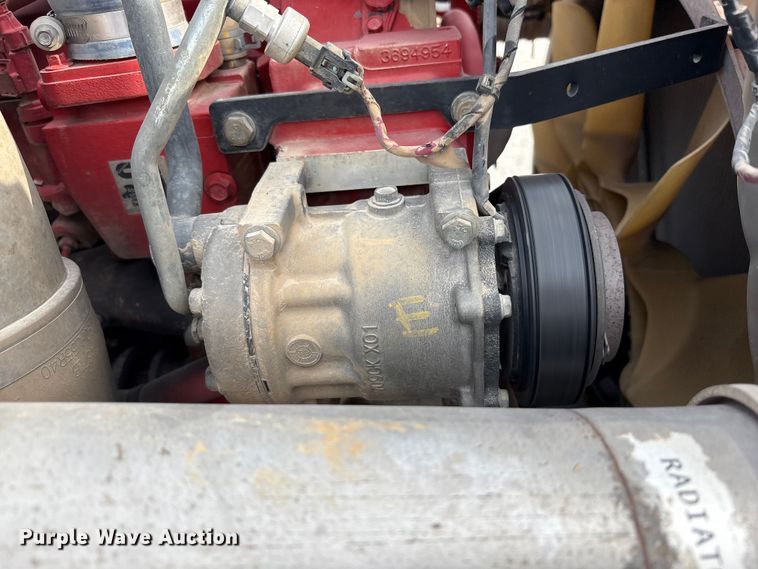 image for item EM6193 2019 Peterbilt 579 semi truck