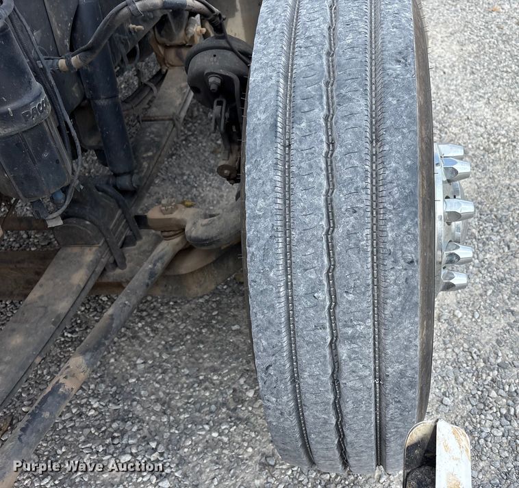 image for item EM6193 2019 Peterbilt 579 semi truck