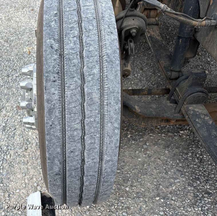 image for item EM6193 2019 Peterbilt 579 semi truck