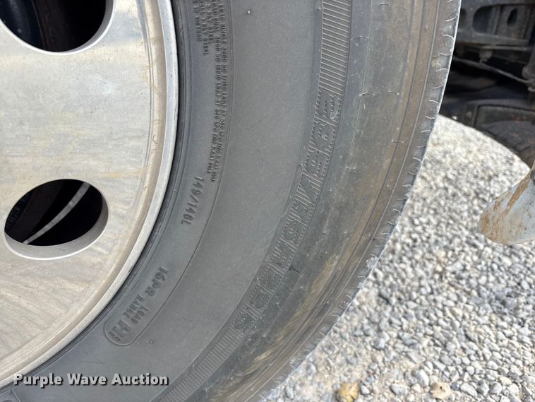 image for item EM6193 2019 Peterbilt 579 semi truck