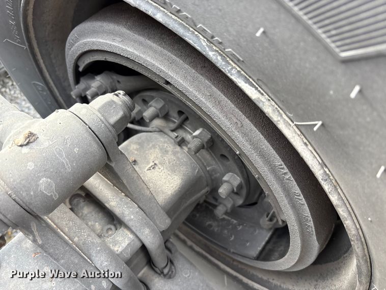 image for item EM6193 2019 Peterbilt 579 semi truck