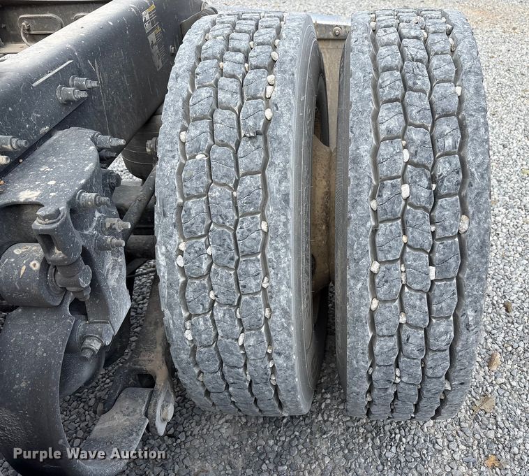 image for item EM6193 2019 Peterbilt 579 semi truck