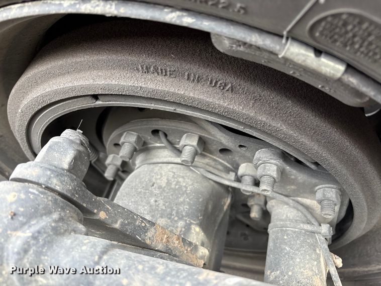 image for item EM6193 2019 Peterbilt 579 semi truck