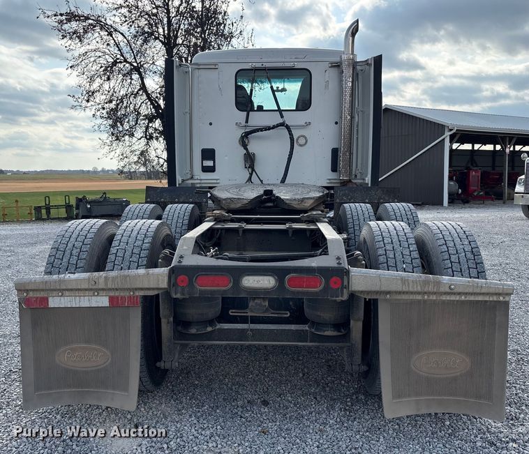 image for item EM6195 2019 Peterbilt 579 semi truck