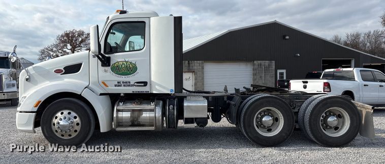image for item EM6195 2019 Peterbilt 579 semi truck