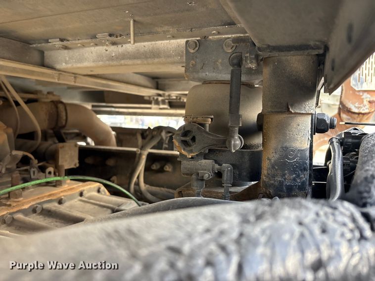 image for item EM6195 2019 Peterbilt 579 semi truck