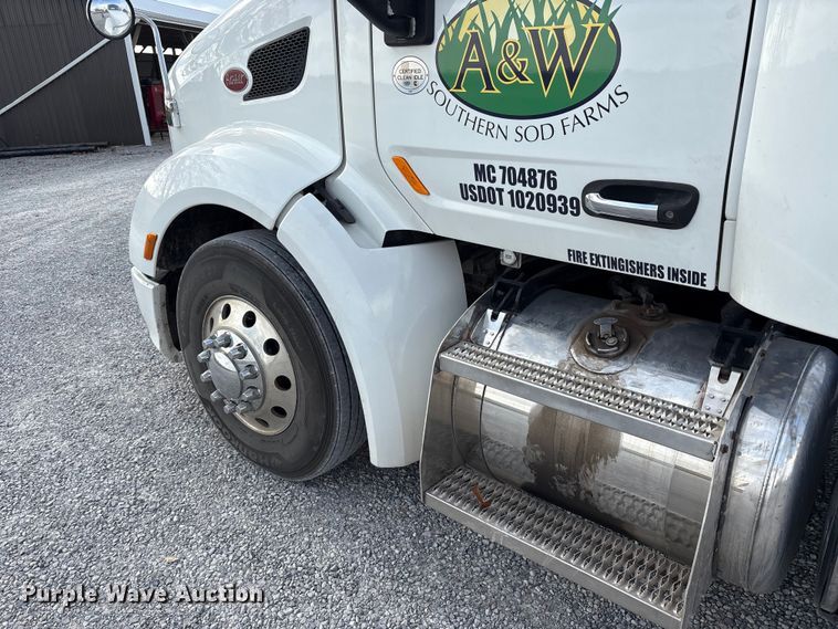 image for item EM6195 2019 Peterbilt 579 semi truck