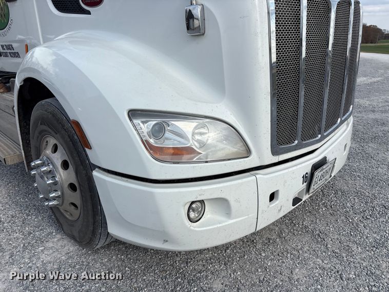 image for item EM6195 2019 Peterbilt 579 semi truck