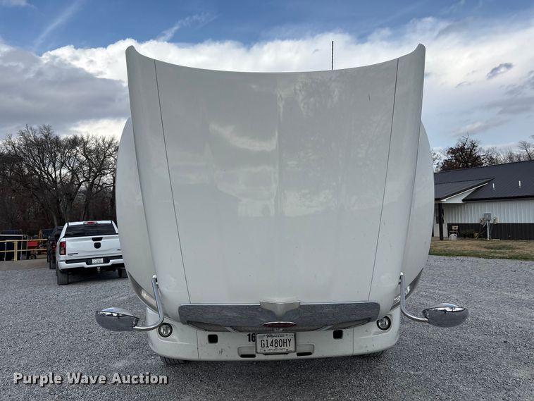 image for item EM6195 2019 Peterbilt 579 semi truck