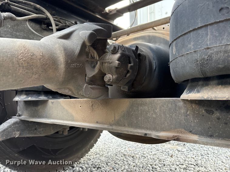 image for item EM6195 2019 Peterbilt 579 semi truck