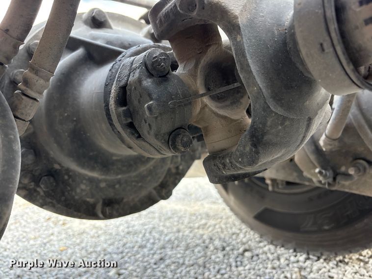 image for item EM6195 2019 Peterbilt 579 semi truck