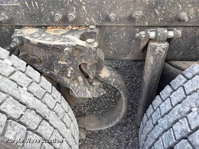 image for item EM6195 2019 Peterbilt 579 semi truck