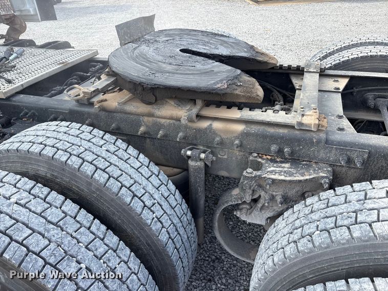 image for item EM6195 2019 Peterbilt 579 semi truck