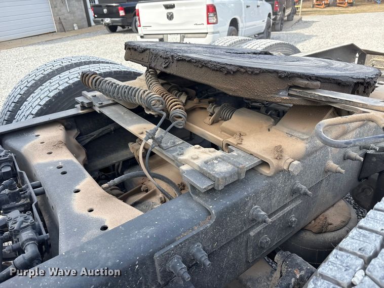 image for item EM6195 2019 Peterbilt 579 semi truck