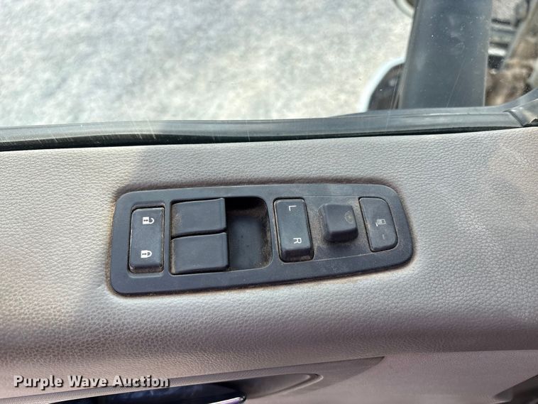 image for item EM6195 2019 Peterbilt 579 semi truck