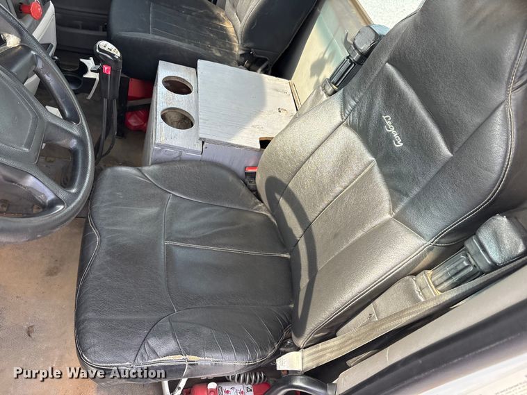 image for item EM6195 2019 Peterbilt 579 semi truck