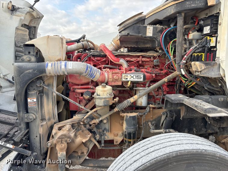 image for item EM6195 2019 Peterbilt 579 semi truck