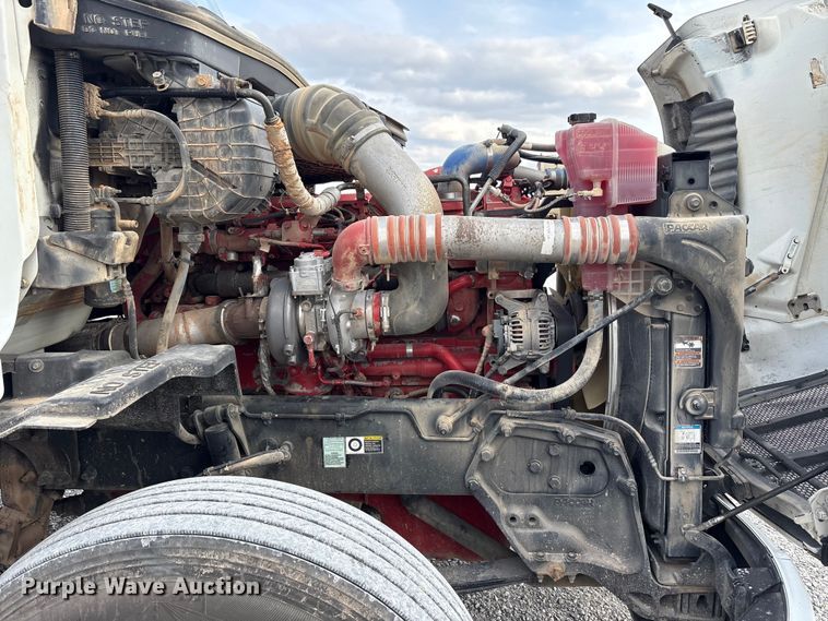 image for item EM6195 2019 Peterbilt 579 semi truck