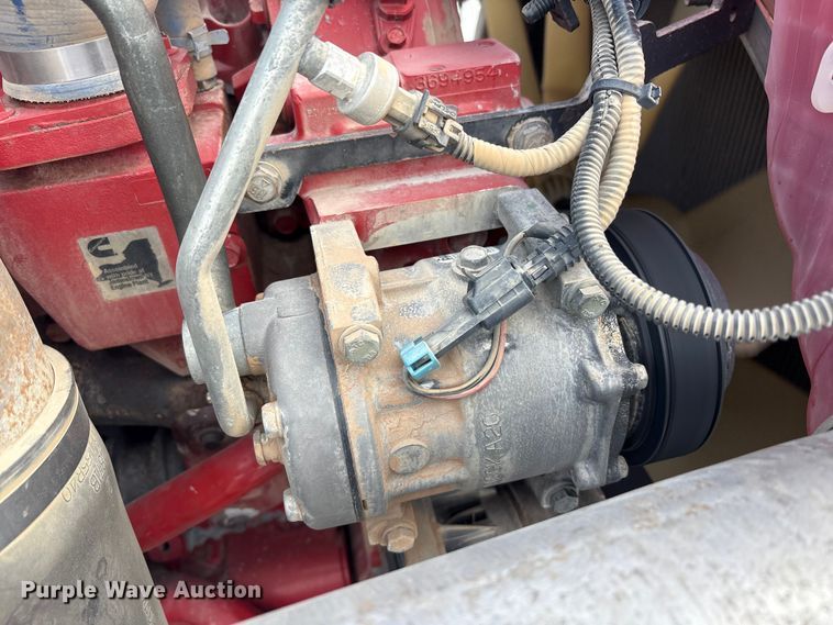 image for item EM6195 2019 Peterbilt 579 semi truck