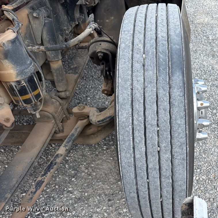 image for item EM6195 2019 Peterbilt 579 semi truck