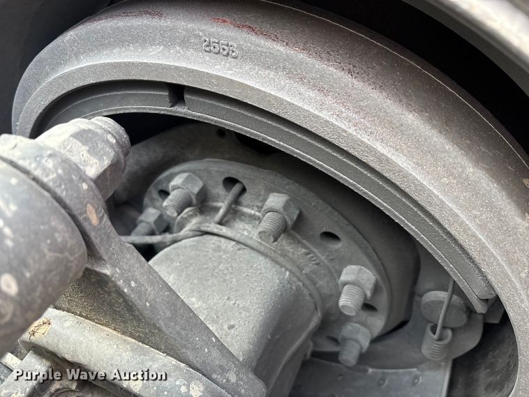 image for item EM6195 2019 Peterbilt 579 semi truck