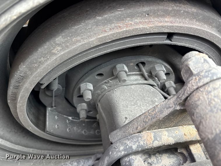 image for item EM6195 2019 Peterbilt 579 semi truck