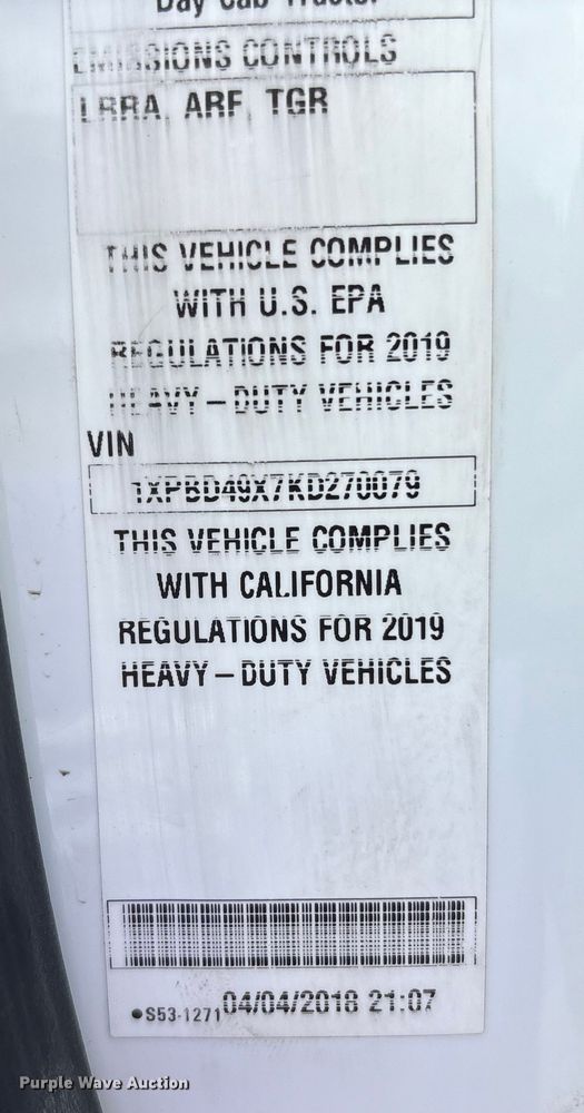 image for item EM6195 2019 Peterbilt 579 semi truck