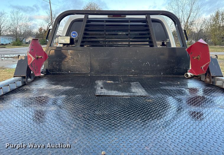 image for item EN0105 2002 Ford F350 Crew Cab bale bed pickup truck