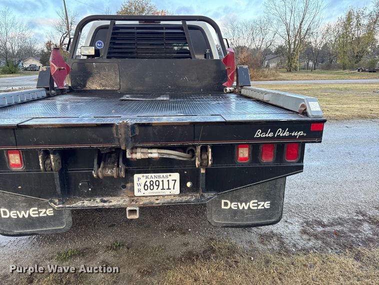 image for item EN0105 2002 Ford F350 Crew Cab bale bed pickup truck