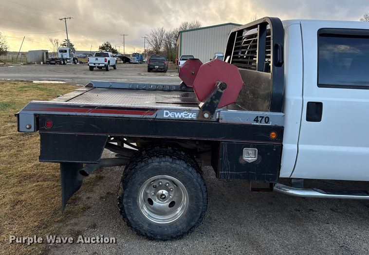 image for item EN0105 2002 Ford F350 Crew Cab bale bed pickup truck