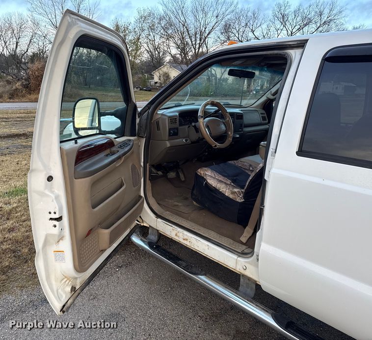 image for item EN0105 2002 Ford F350 Crew Cab bale bed pickup truck