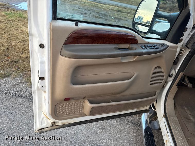 image for item EN0105 2002 Ford F350 Crew Cab bale bed pickup truck