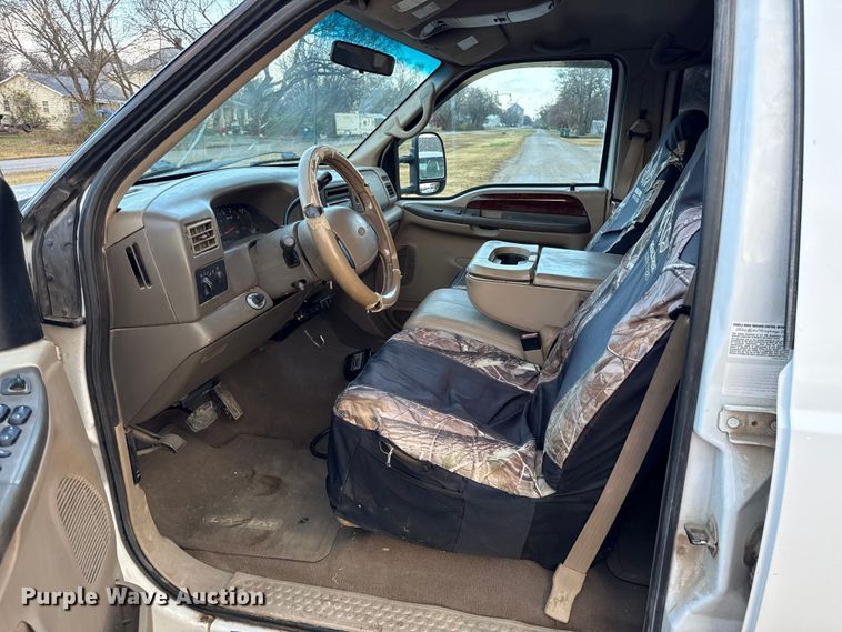 image for item EN0105 2002 Ford F350 Crew Cab bale bed pickup truck