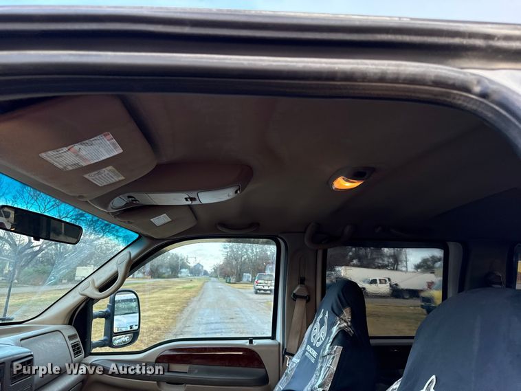 image for item EN0105 2002 Ford F350 Crew Cab bale bed pickup truck