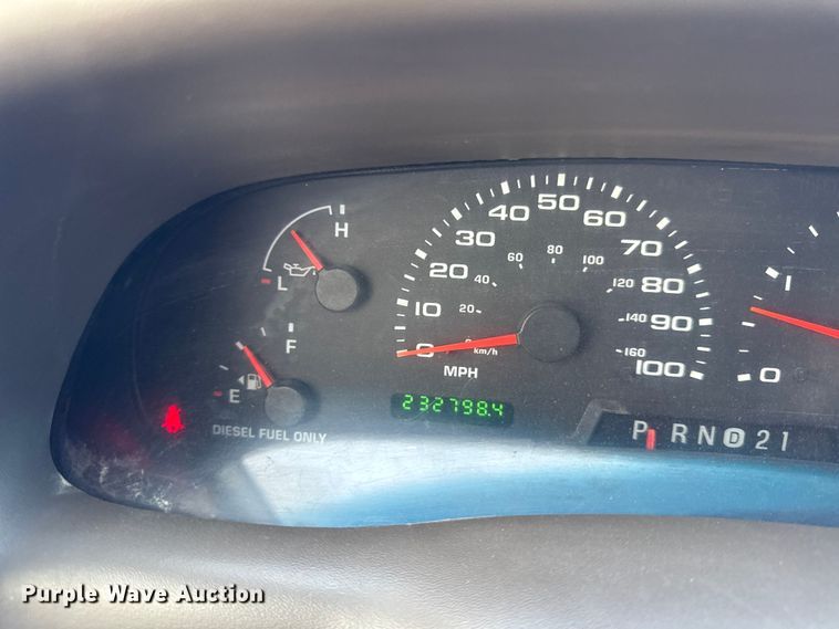 image for item EN0105 2002 Ford F350 Crew Cab bale bed pickup truck