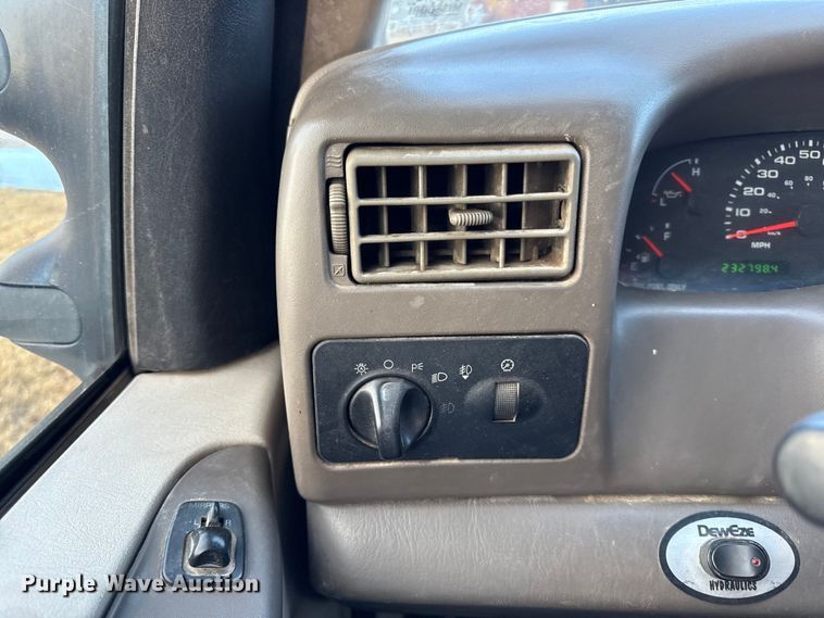 image for item EN0105 2002 Ford F350 Crew Cab bale bed pickup truck