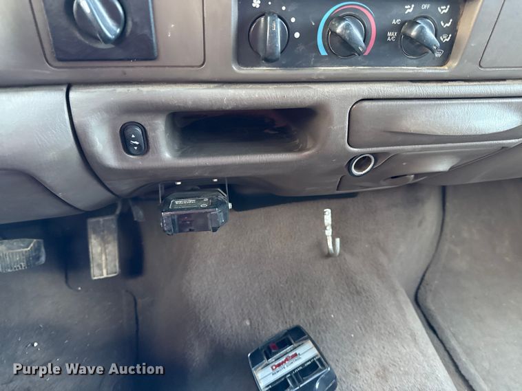 image for item EN0105 2002 Ford F350 Crew Cab bale bed pickup truck