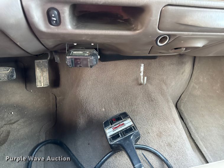 image for item EN0105 2002 Ford F350 Crew Cab bale bed pickup truck