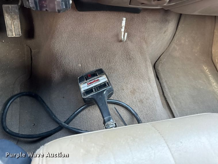 image for item EN0105 2002 Ford F350 Crew Cab bale bed pickup truck