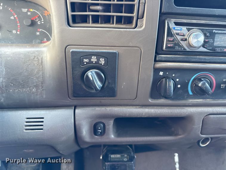 image for item EN0105 2002 Ford F350 Crew Cab bale bed pickup truck