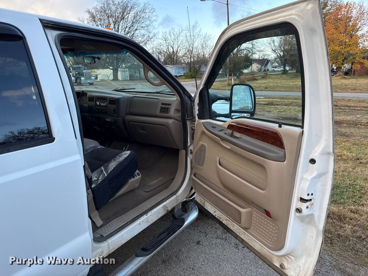 image for item EN0105 2002 Ford F350 Crew Cab bale bed pickup truck