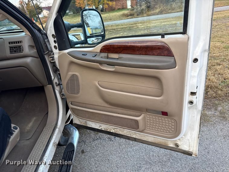 image for item EN0105 2002 Ford F350 Crew Cab bale bed pickup truck