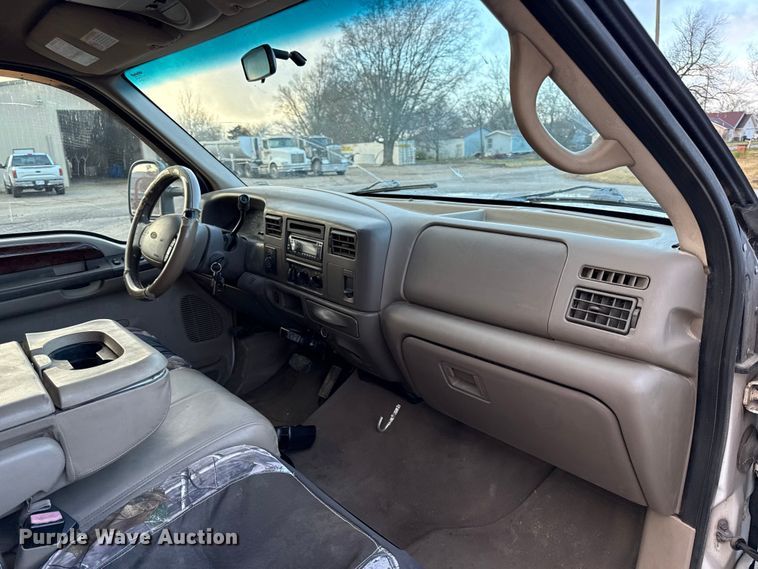 image for item EN0105 2002 Ford F350 Crew Cab bale bed pickup truck