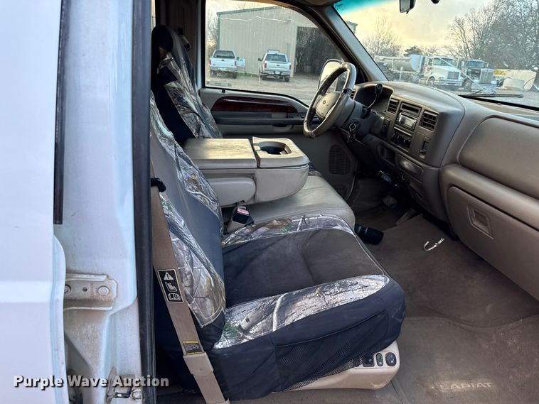 image for item EN0105 2002 Ford F350 Crew Cab bale bed pickup truck