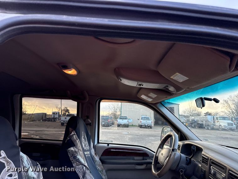 image for item EN0105 2002 Ford F350 Crew Cab bale bed pickup truck