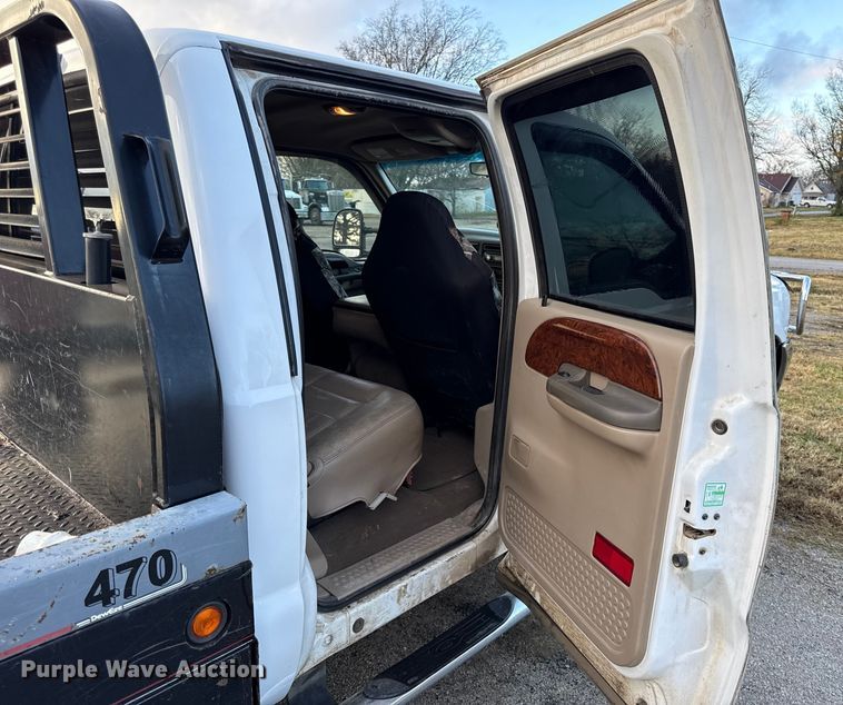 image for item EN0105 2002 Ford F350 Crew Cab bale bed pickup truck