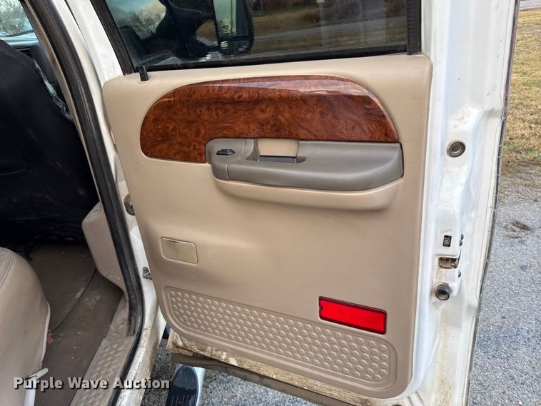 image for item EN0105 2002 Ford F350 Crew Cab bale bed pickup truck